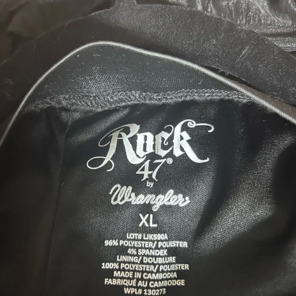 Women’s wrangler size extra-large, tiered pants, black - Picture 2 of 5